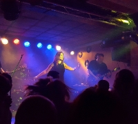 Jesienni live in Rock House_1